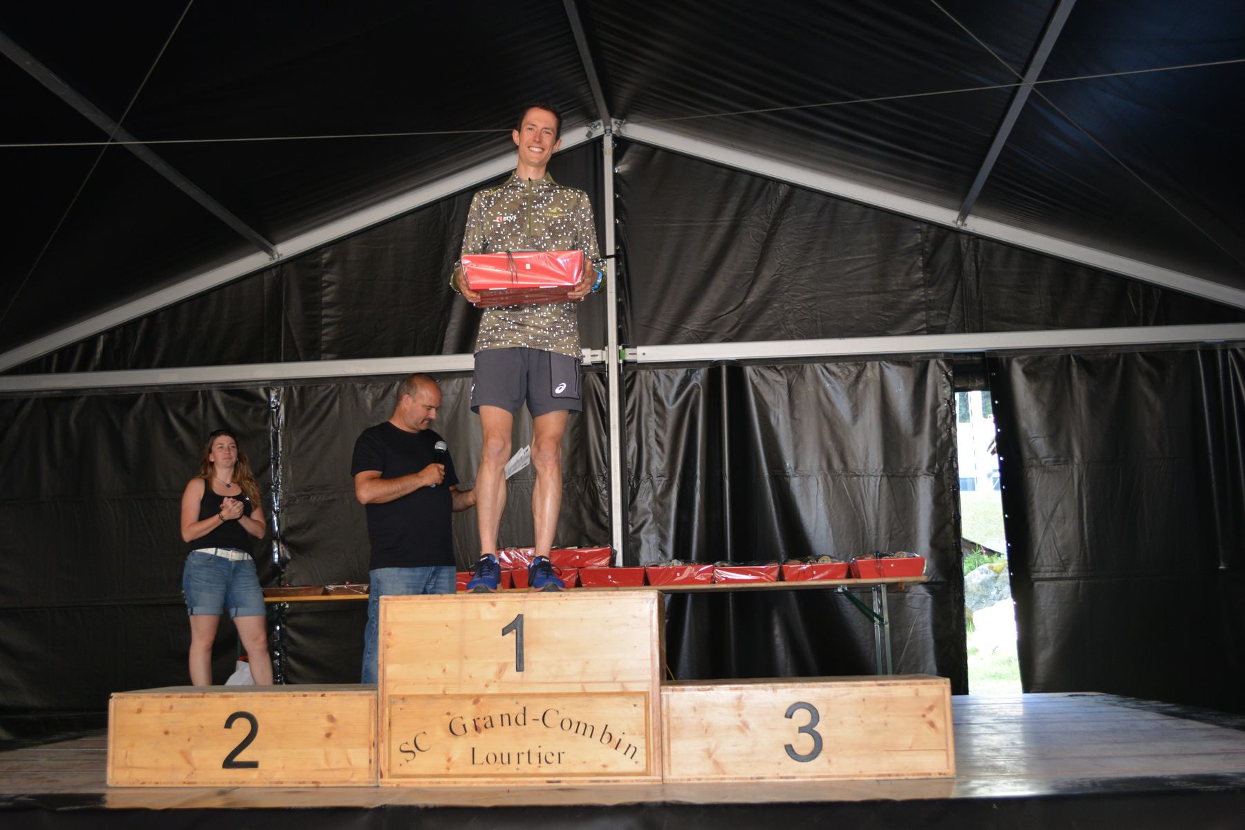 Podium 03